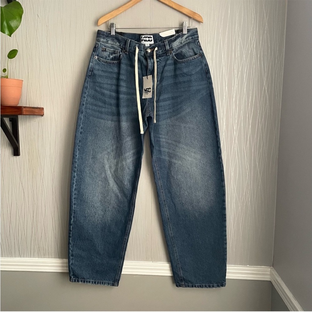 KBB by KAHLANA Women's Mid-Rise Barrel
Leg 'The Lynnox Jean' - Dark Wash 10 - Picture 2 of 10